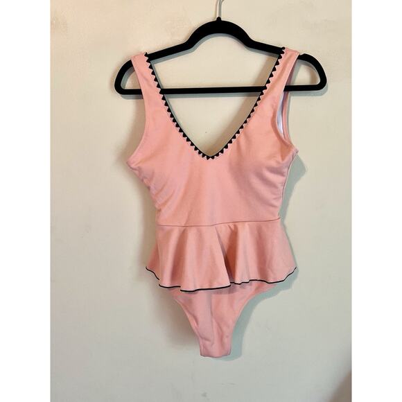 Cupshe One Piece Swimsuit Size S Pink Black Trim Ruffle New With Tags - Picture 1 of 16
